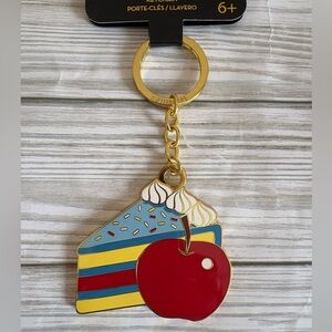 🍰Loungefly Disney Snow White Cake Enamel Keychain